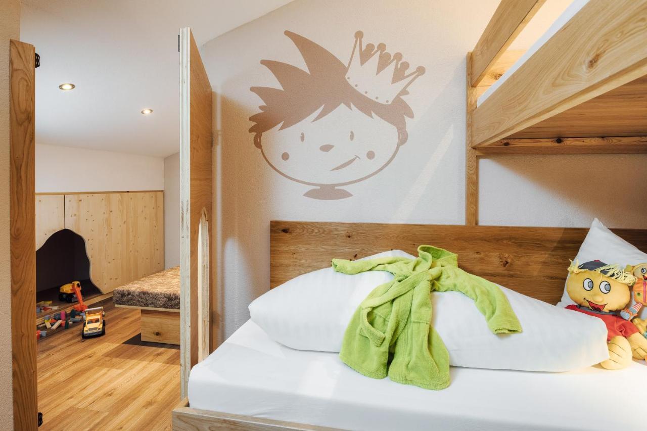 Kinderhotel Laderhof Ladis Esterno foto