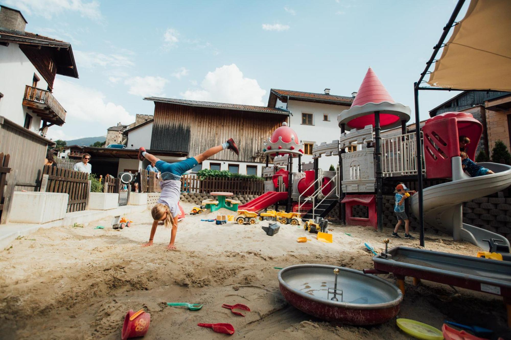 Kinderhotel Laderhof Ladis Esterno foto