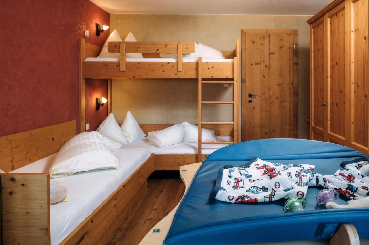 Kinderhotel Laderhof Ladis Esterno foto